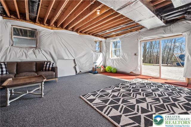 106 Lumbermill Lane, Stroudsburg, PA 18360