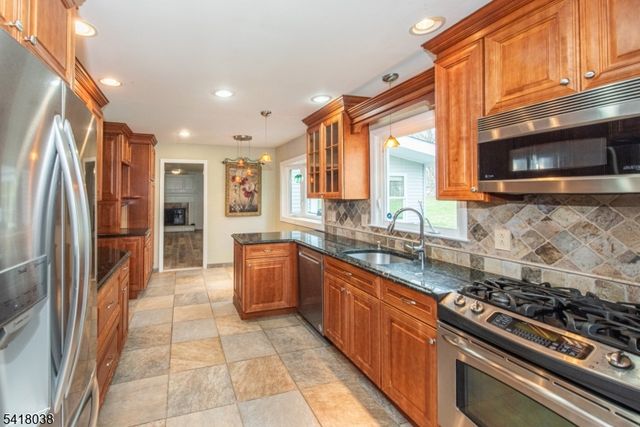 10 Celtic Way, Parsippany-troy Hills Twp., NJ 07054