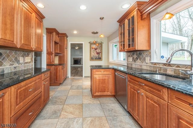 10 Celtic Way, Parsippany-troy Hills Twp., NJ 07054