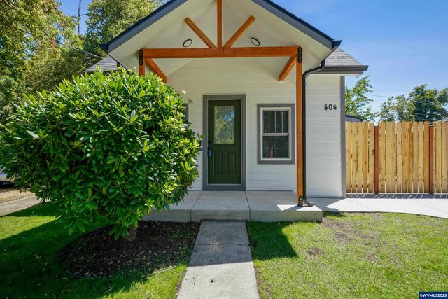 404 16th St SE, Salem, OR 97302