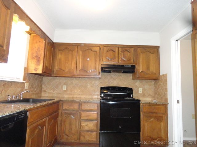 7302 S St Louis Avenue, Tulsa, OK 74136