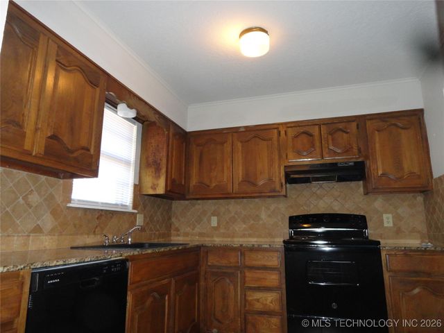 7302 S St Louis Avenue, Tulsa, OK 74136