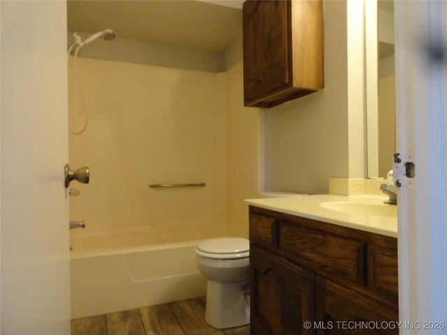 7302 S St Louis Avenue, Tulsa, OK 74136