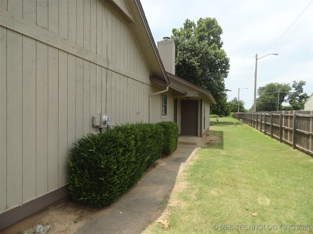 7302 S St Louis Avenue, Tulsa, OK 74136