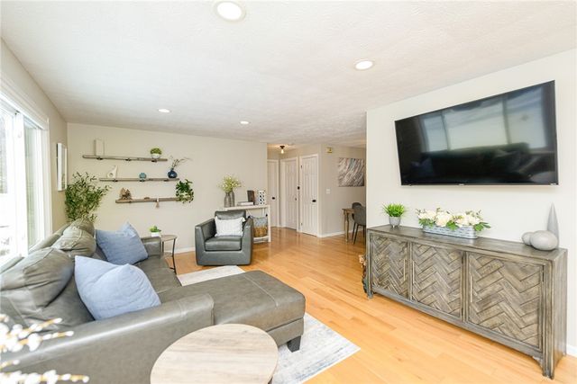 524 Old Mill Lane, Webster, NY 14580