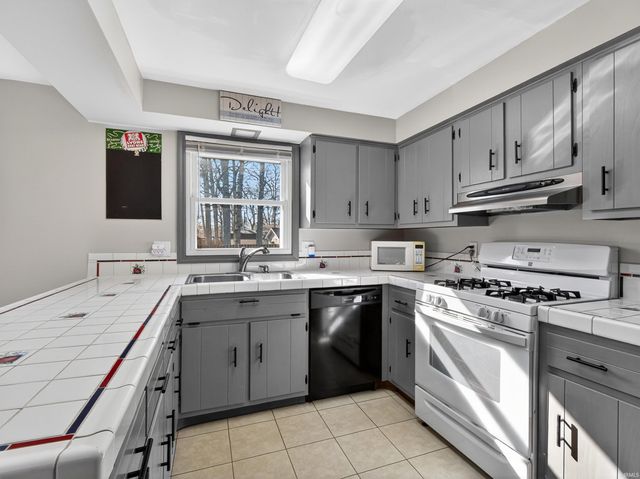 4803 Oak Creek Court, Fort Wayne, IN 46835