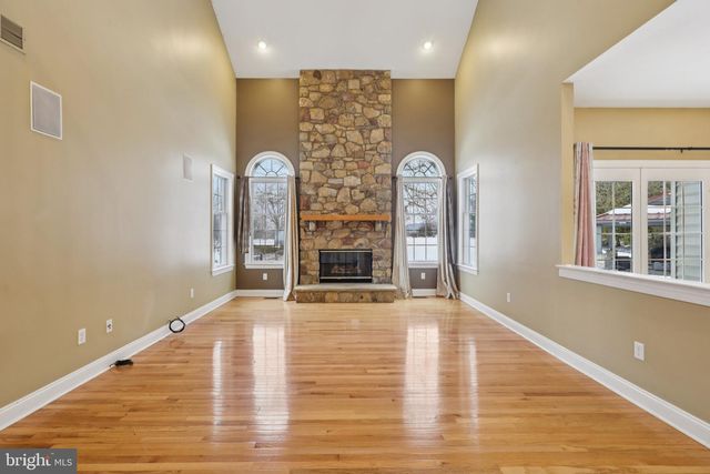 22 HALLETT DR, Pennington, NJ 08534