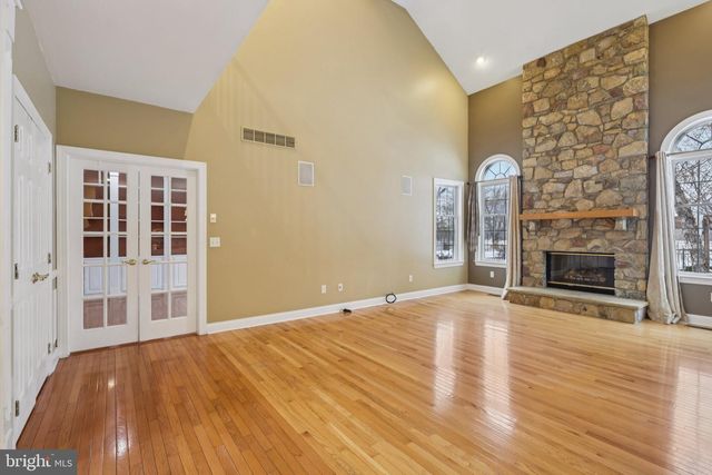 22 HALLETT DR, Pennington, NJ 08534