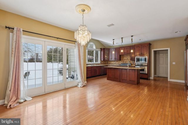 22 HALLETT DR, Pennington, NJ 08534