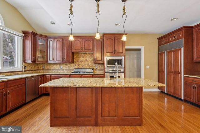 22 HALLETT DR, Pennington, NJ 08534