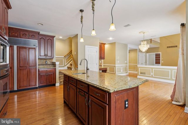 22 HALLETT DR, Pennington, NJ 08534