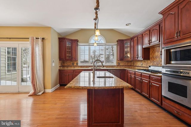 22 HALLETT DR, Pennington, NJ 08534