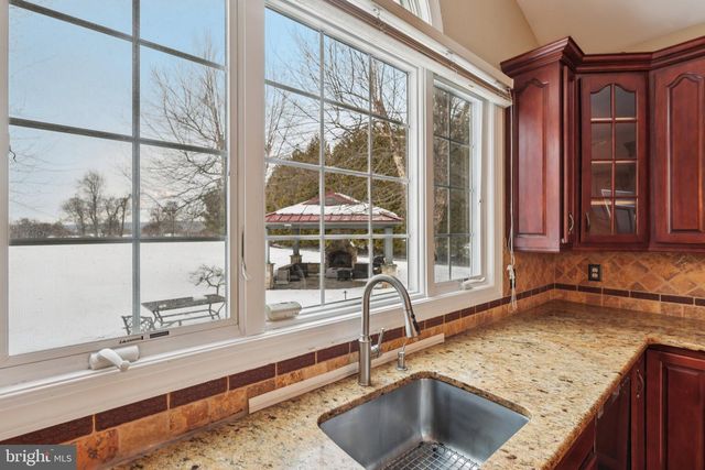 22 HALLETT DR, Pennington, NJ 08534