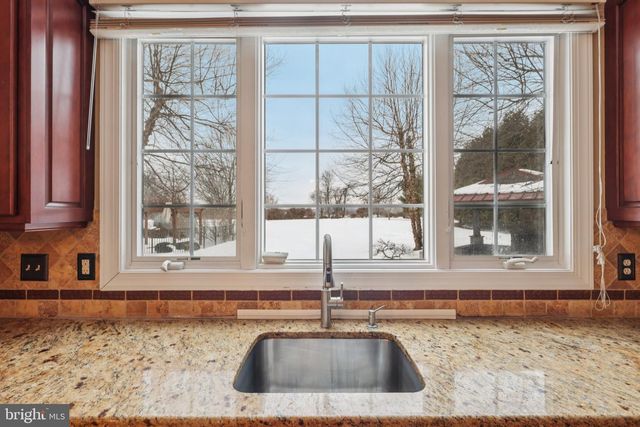 22 HALLETT DR, Pennington, NJ 08534