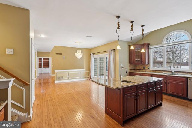 22 HALLETT DR, Pennington, NJ 08534