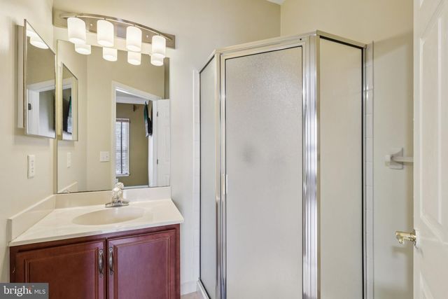 22 HALLETT DR, Pennington, NJ 08534