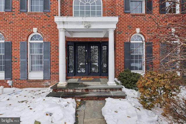 22 HALLETT DR, Pennington, NJ 08534