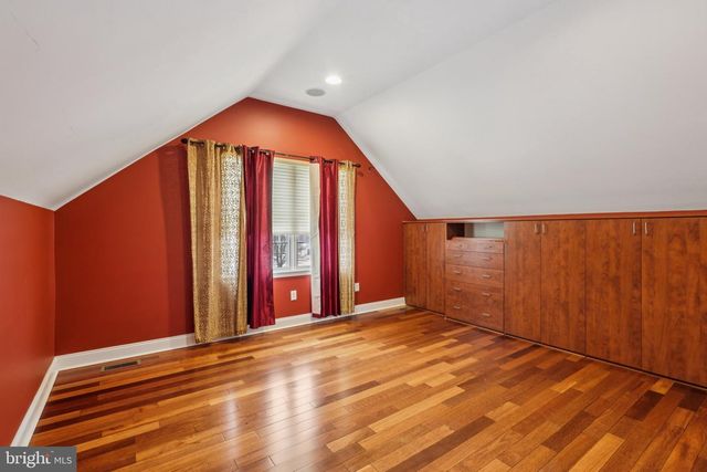 22 HALLETT DR, Pennington, NJ 08534