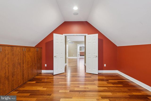 22 HALLETT DR, Pennington, NJ 08534