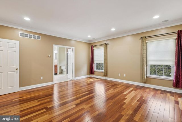 22 HALLETT DR, Pennington, NJ 08534