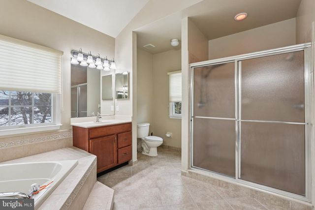 22 HALLETT DR, Pennington, NJ 08534