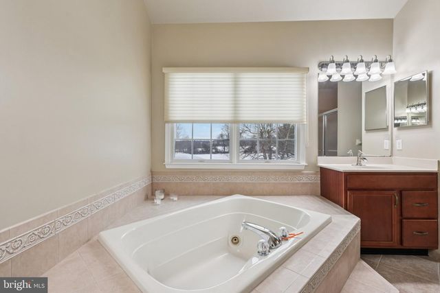 22 HALLETT DR, Pennington, NJ 08534