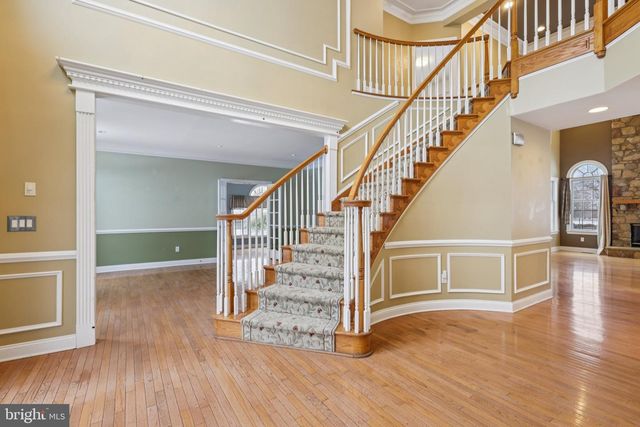 22 HALLETT DR, Pennington, NJ 08534