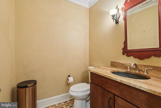 22 HALLETT DR, Pennington, NJ 08534