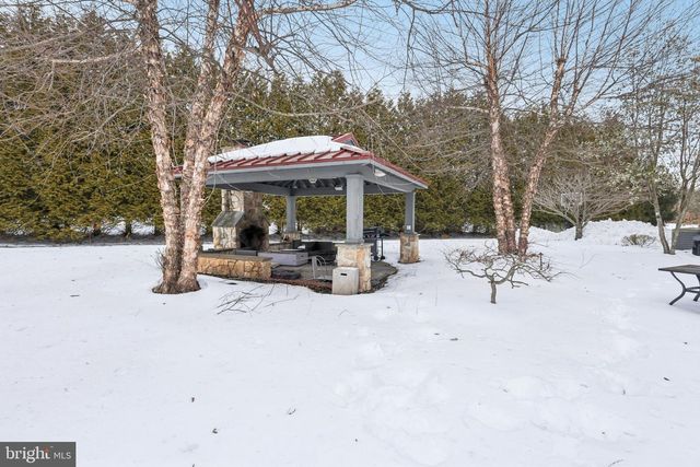 22 HALLETT DR, Pennington, NJ 08534