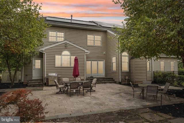 22 HALLETT DR, Pennington, NJ 08534