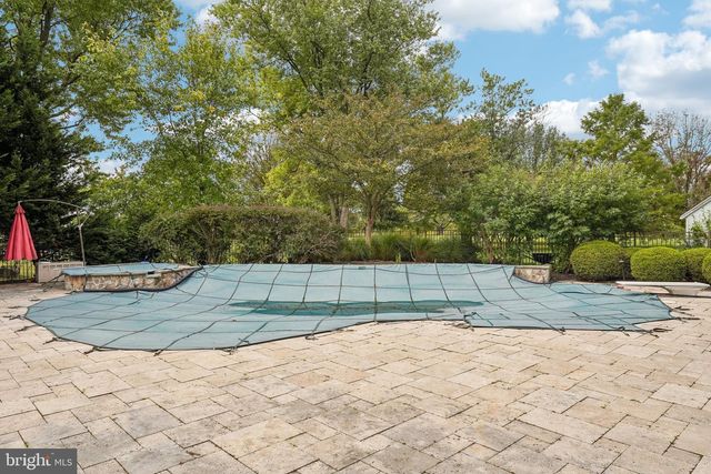 22 HALLETT DR, Pennington, NJ 08534