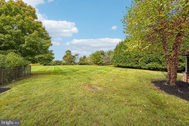 22 HALLETT DR, Pennington, NJ 08534