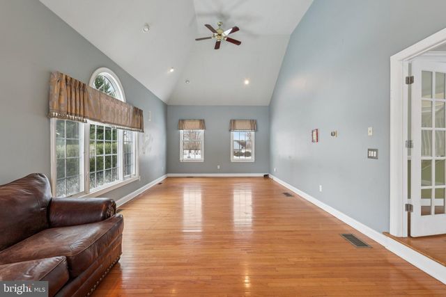 22 HALLETT DR, Pennington, NJ 08534