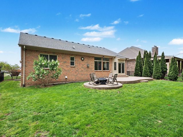 45654 Lookout Drive, Macomb, MI 48044