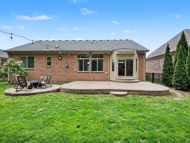 45654 Lookout Drive, Macomb, MI 48044