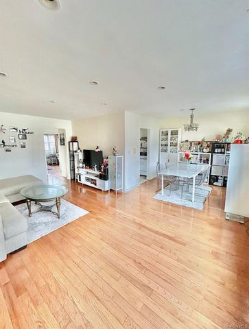 150-71 70rd 9A, Flushing, NY 11367