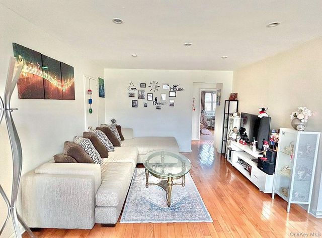 150-71 70rd 9A, Flushing, NY 11367