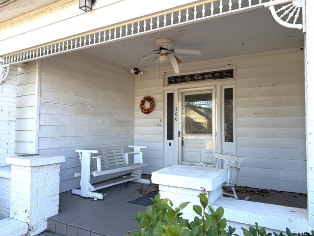 300 S Beech, Winnsboro, TX 75494