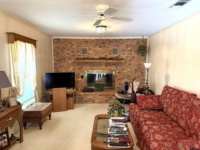 300 S Beech, Winnsboro, TX 75494