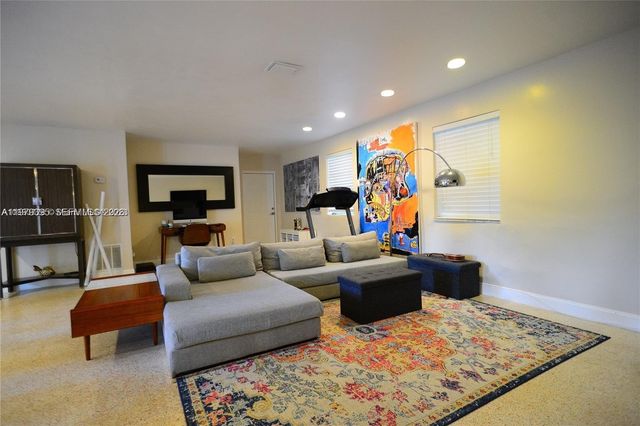 6969 SW 82nd Ct main, Miami, FL 33143