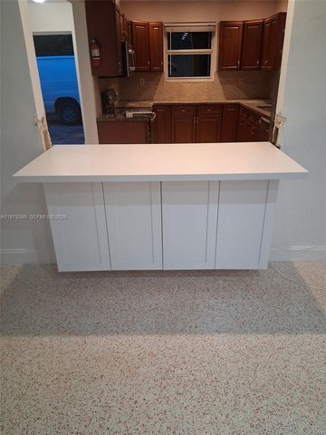 6969 SW 82nd Ct main, Miami, FL 33143