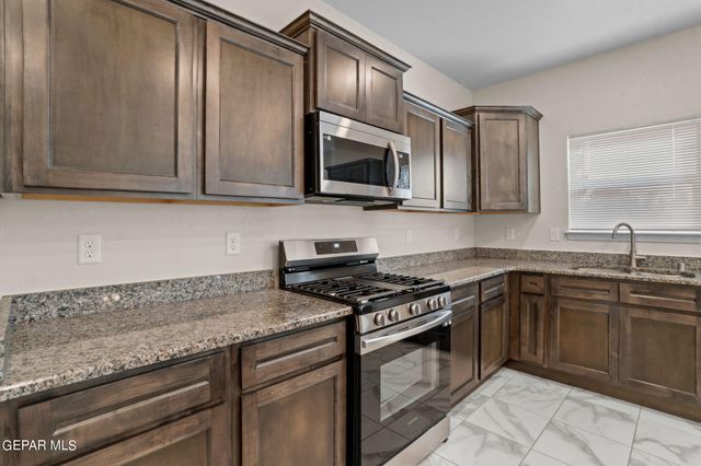 11506 Summer Drive, Socorro, TX 79927