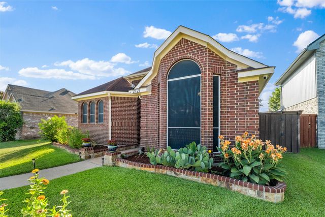 2121 Walden Place, Mesquite, TX 75181