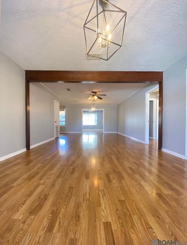 1320 Briarrose Dr, Baton Rouge, LA 70810