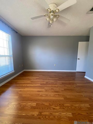 1320 Briarrose Dr, Baton Rouge, LA 70810
