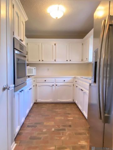 1320 Briarrose Dr, Baton Rouge, LA 70810