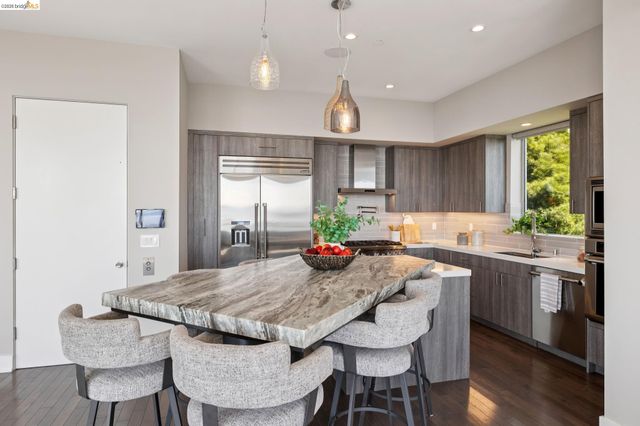 25 Diablo Dr, Oakland, CA 94611
