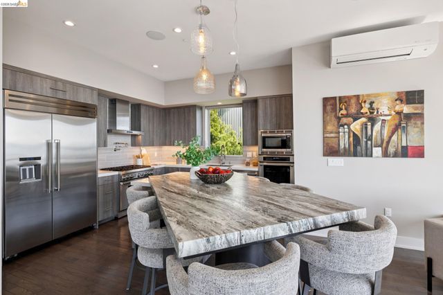 25 Diablo Dr, Oakland, CA 94611