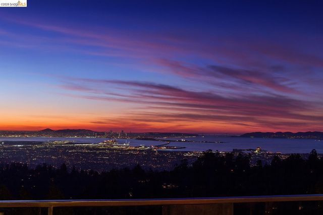 25 Diablo Dr, Oakland, CA 94611