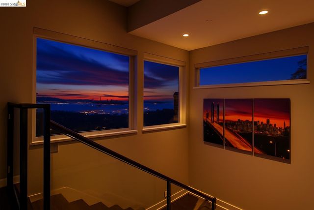 25 Diablo Dr, Oakland, CA 94611